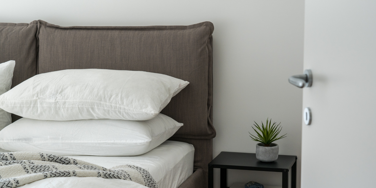 Part 1 of 3: How to choose the right pillow for better sleep - Different types of pillows and their benefits for back and neck health