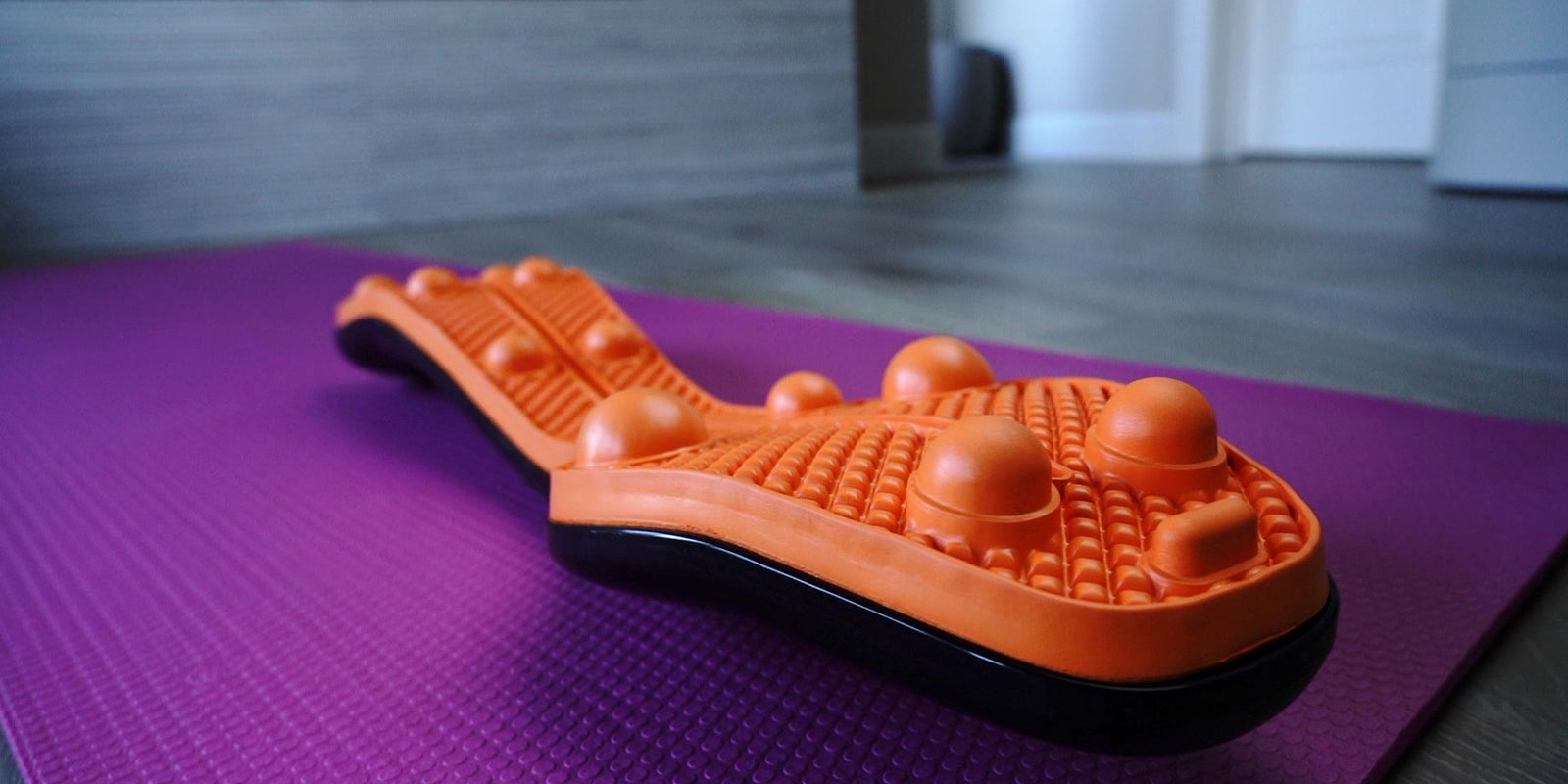 How to use a trigger point rocker to relieve muscle – Doctor Trigger