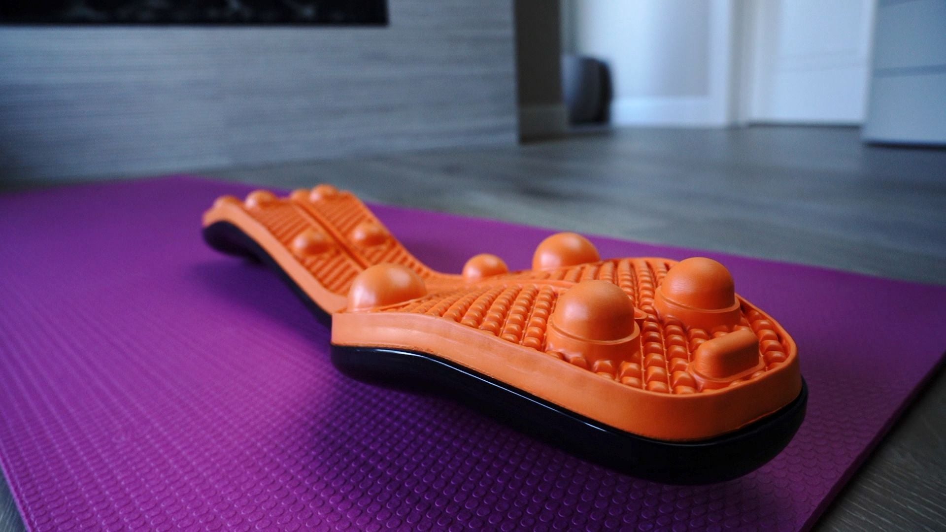 How to use a trigger point rocker to relieve muscle โ Doctor Trigger